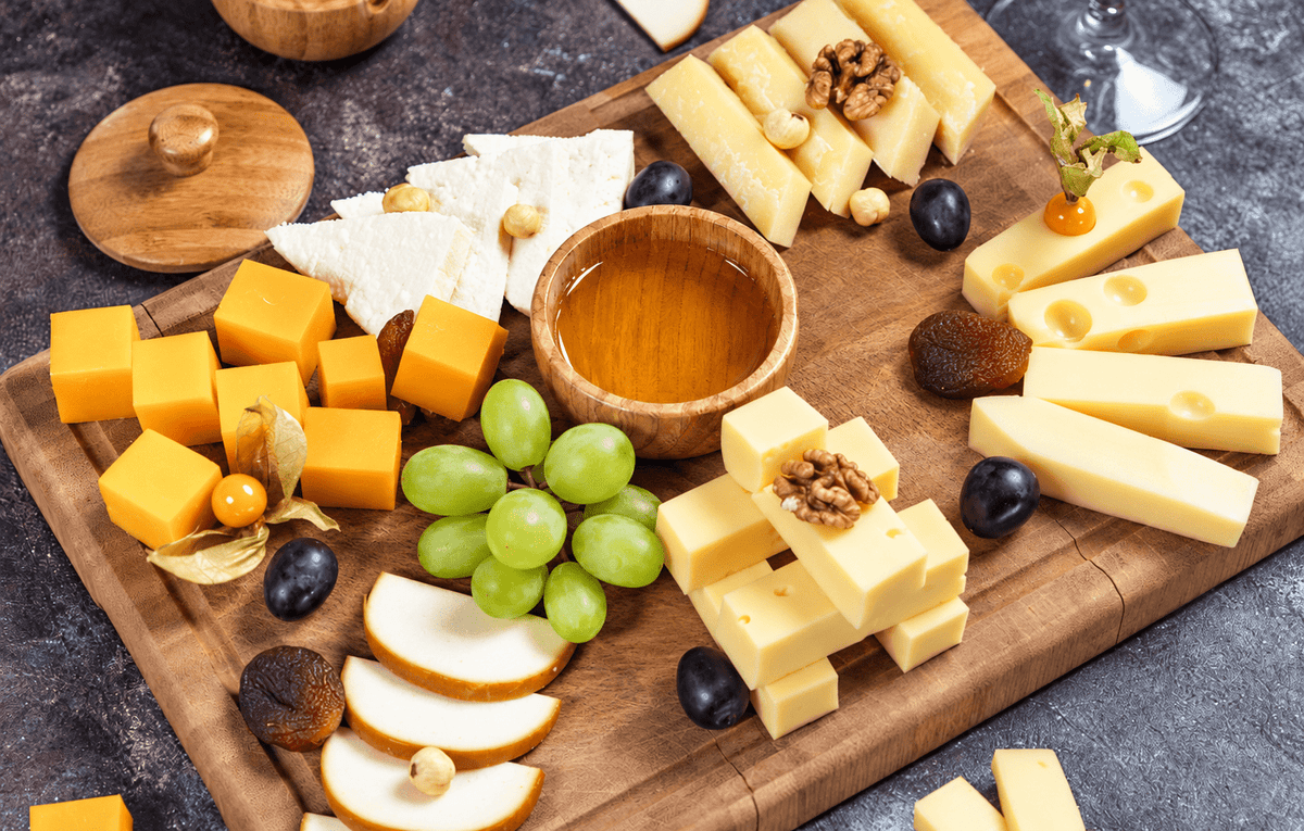 Pairing Sharp Cheddar Cheese: What to Drink and Serve With This Bold Favorite - Gardners Wisconsin Cheese and Sausage